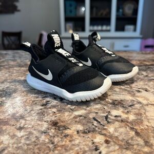 Nike Little Kids Flex Runners Athletic Shoes Black/white (size 6c)